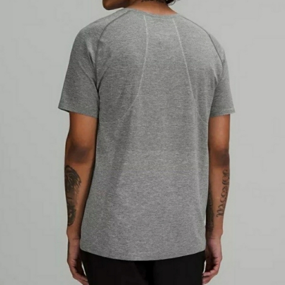 Lululemon "Live in Practice" Metal Vent short sleeves shirt. Grey. Size XXL. - Picture 2 of 8